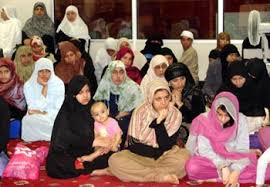 Faiza Qadri said: I humbly presented the award to my mother in law for supporting my family whilst I made tours to deliver lectures at conferences and ... - com-workers-con-08_04