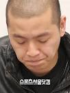 표정을 짓고 있는 이센스.