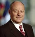 (nicht mehr mit Heike Müller) Beruf: Landeshauptmann, Agronom - images?q=tbn:ANd9GcS-qHHYRIZKfqJe7gsv9vXk7UkOl1PwYvZrgoV_ng6e3LPbZJyEOojRNA