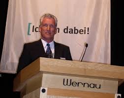 ... BDS-Vizepräsident Norbert Raif rund 250 Gäste in der Stadthalle von Wernau begrüßen. Bürgermeister Armin Elbl, selbst als Gemeindechef Arbeitgeber, ...