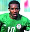 Til højre: Anfører Okocha,