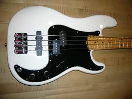 Você sabe a diferença entre Fender Jazz Bass e Fender Precision Bass? - Página 3 Images?q=tbn:ANd9GcS0nNBOPn-ZBKmNrtfDJ25PX5wBT3rTFL8rlyMottUNM-z4PQ5eGG8MesEiyg