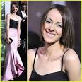 Jena Malone works a Jean