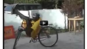 Mencengangkan! Pria Ini Beratraksi Keren dengan Sepeda Besar bukan ...