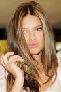 A modelo Top de Vitória Secret, Adriana Lima e seu marido o jogador de ... - images?q=tbn:ANd9GcS4MJZjvdR4kw5x70ACr9fDxvWwodRjRo4T3CVC7DzvgyXk6KsXtDcn9pQ