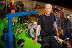 NewsDaily: "Titanic" director makes first solo dive to Earth's ...