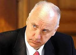 В Москве футбольные фанаты устроили драку с выходцами с Кавказа и ОМОНом и сломали елку на Манежной площади (фото, видео)