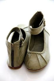 MUSE. Leather women shoes / ballet flats / olive green leather ...