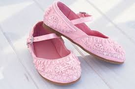 أحلى تشكيلة أحذية للأولاد والبنوتات... Images?q=tbn:ANd9GcSDk00fxgO4kfnINVnQUbfwOtxa5VWGl2_ecTRmrAltO3wkNPYTIw