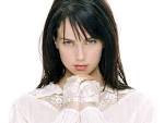 Mia Kirshner Picture 4