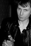 http://upload.wikimedia.org/wikipedia/commons/d/d6/Alex_Kapranos_by_Robert_Hardy.jpg