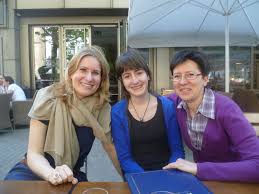 Laura mit ihren Lehrerinen Stefanie Rauch und Cornelia Engelmann ...
