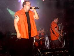 Das Interview wurde am 15.03.2002 bei Downtown-Radio gesendet. Foto der Band Drown a Fish, von links nach rechts: Peter Janda, Peter Wenzl, Yosh Forrer