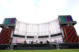 Escenario para conciertos Images?q=tbn:ANd9GcSHyhyGRP7SwC62e3ObMmEX25s_ropjkFCwtYqdfO4oQwF4cdzg