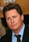 6. Who is this man's father? Emilio Estevez Picture A) Kurt Douglas - 13th Annual Screen Actors Guild Awards Arrivals 13bOXpC0v1hl