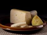 tilsit cheese on plate still - via Daymix