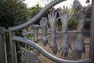 He took plaster casts of the hands of local people, aged from 5 to 90, - via Daymix