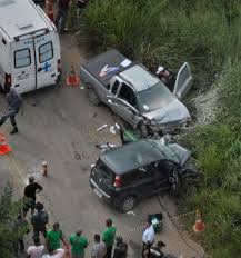 Batida frontal entre carros deixa dois feridos na LMG-80, em Confins ...