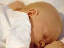 نوم الطفل على بطنه يعرضه للوفاة المفاجئة  Images?q=tbn:ANd9GcSViN289xBF3QrtvCQ9REZw2SgxcnaQNjr4t5eoiepvQiQiApxP