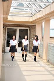 jk 校内　画像|校内を歩く女子高校生の写真素材 [FYI01220937] | ストック ...