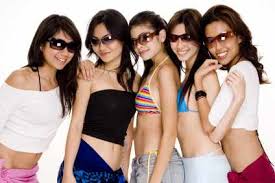 Ray Ban Sunglasses come in many types of shade Images?q=tbn:ANd9GcSYYH8lVGFNn-6bgEbMpvP7e8FmrscPrKxOaam_ebFSq-acT2T8