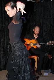 Auf der Bühne und im Leben sind Julia Stucki und Nick Perrin ein Paar. Foto: Friederike Marx. FREIAMT. Nachdem der Flamenco von Andalusien aus die Welt ... - 25394856