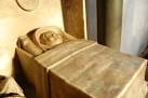 Catherine died giving birth to her son Edward, who died a few days later. - via Daymix