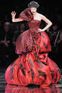 http://uponamidnightdreary.com/wp-content/uploads/2010/02/Alexander%2BMcQueen%2BParis%2BFashion%2BWeek%2BReady%2BFI_Fjcumeeil.jpg