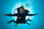 Lindsay, scuba diving - via Daymix