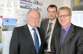 Weltweit in Sachen Energie gefragt: Unternehmensgründer Klaus Schnepf und seine beiden Partner Alexander Schillsott und Alexander Schädel (von links). - media.media.f142449a-ba4d-4821-a2c5-e8bda336de7b.normalized