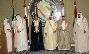 مجلس التعاون الخليجي: هل هو بداية اصطفاف الملكيات في زمن الثورات؟ Images?q=tbn:ANd9GcSnYQWLl8qwdopUv7TdAb4AYp-B86cH9NX4OTsJNTxiUzdscySd
