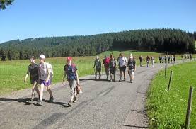 Für ihre Tour hat sich die Gruppe mit den Lehrern Brigitte Wencker und Gerhard Maier ein schönes Motto gewählt: \u0026quot;\u0026#39;s ...