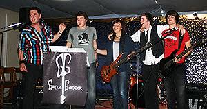 Im Oktober 2009 stieg Matthias Schuba aus Rees als Sänger in die Band ein. Er erweiterte die Besetzung um einen Keyboarder und sorgte damit für größere ...
