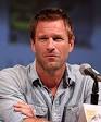 http://upload.wikimedia.org/wikipedia/commons/thumb/9/9b/Aaron_Eckhart_by_Gage_Skidmore.jpg/220px-Aaron_Eckhart_by_Gage_Skidmore.jpg