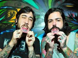 Integrantes da banda Gloria s&atilde;o cobertos por tatuagens; espie ...