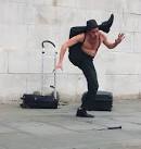 TQ3080 : Street entertainer in - via Daymix