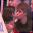 Selena Gomez & Justin Bieber Caught Kissing! - justin-bieber-selena-gomez-kissing