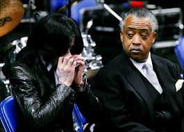 Observações racistas Sharpton castigando Relatórios da mídia sobre Michael Jackson Images?q=tbn:ANd9GcSz-lun37CsWgxxBSQz4k0asl_63JsGD40AsgijY-zqTxn1Ovnd&t=1