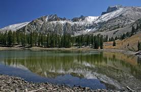 Das Große Becken – Great Basin – ist eine trockene Großlandschaft im Westen der USA zwischen der Wasatchkette im Osten und der Sierra Nevada und der ... - great-basin-national-park-stella-lake