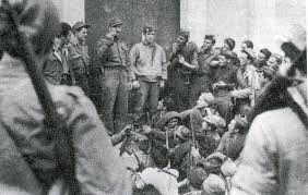 briefing tenuto dal capitano Armando ai partigiani della divisione Modena. La campagna d\u0026#39;Italia fotografata dal Pentagono, di Ilario Fiore, Canesi, 1965 - Blob