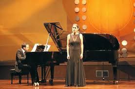 Ein anspruchsvolles und vielseitiges Programm hat der Liederabend mit der jungen Mezzosopranistin Kathrin Leidig im Rahmen der Balinger Konzerte geboten.