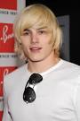 Luke Worrall arrives at the Ray-Ban Aviator re-launch event at Music Hall of ... - Luke Worrall Shoulder Length Hairstyles Moptop 7jwWXYtQWOal