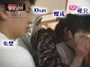 燦成抱著趙權，khun圍再旁邊拍拍