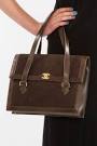 http://littleladylookbook.files.wordpress.com/2011/05/1970s-chanel-handbag.jpg