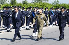 ... accolto dal Comandante della Squadra Aerea Generale S.A. Carmine Pollice e dal Comandante delle Forze da Combattimento Generale D. Roberto Corsini. - 64295_Ghedi_Il_Ministro_della__dellAeronauticaMedium