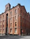 A virtuoso essay in polychromatic brickwork. Between buttresses are bays - via Daymix