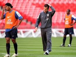 Dunga cobra comprometimento para Ronaldinho Ga&uacute;cho ir &agrave; Copa ...