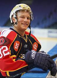 Teemu Pulkkinen signe avec les Red Wings ! Images?q=tbn:ANd9GcT91eMBuR7l7Wuiu17Mgy7X40Fh-M5yacPGafEeEaaie1qO12KG