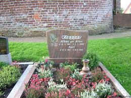 Grab von Karl Klapper (16.12.1927-26.08.2003), Friedhof Groß Midlum