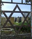 Cemetery on Delhi Street. - via Daymix